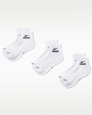 NikeSKIMS Women's Dri-FIT Quarter Socks (3 Pairs). Nike NL